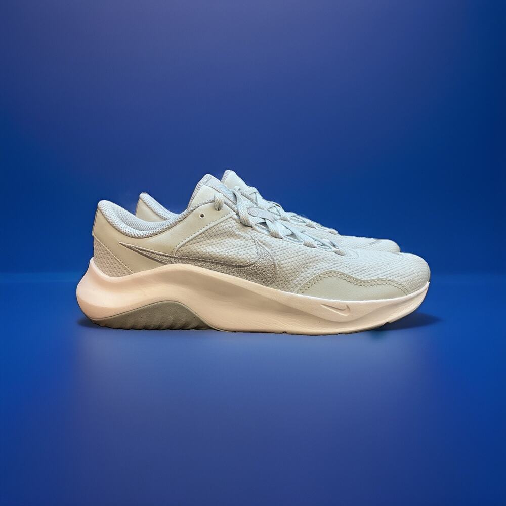 Size 9 - Nike Legend Essential 3 Next Nature Pure Platinum Silver W